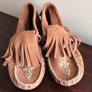 Manitoba Mukluks women’s leather moccasins
